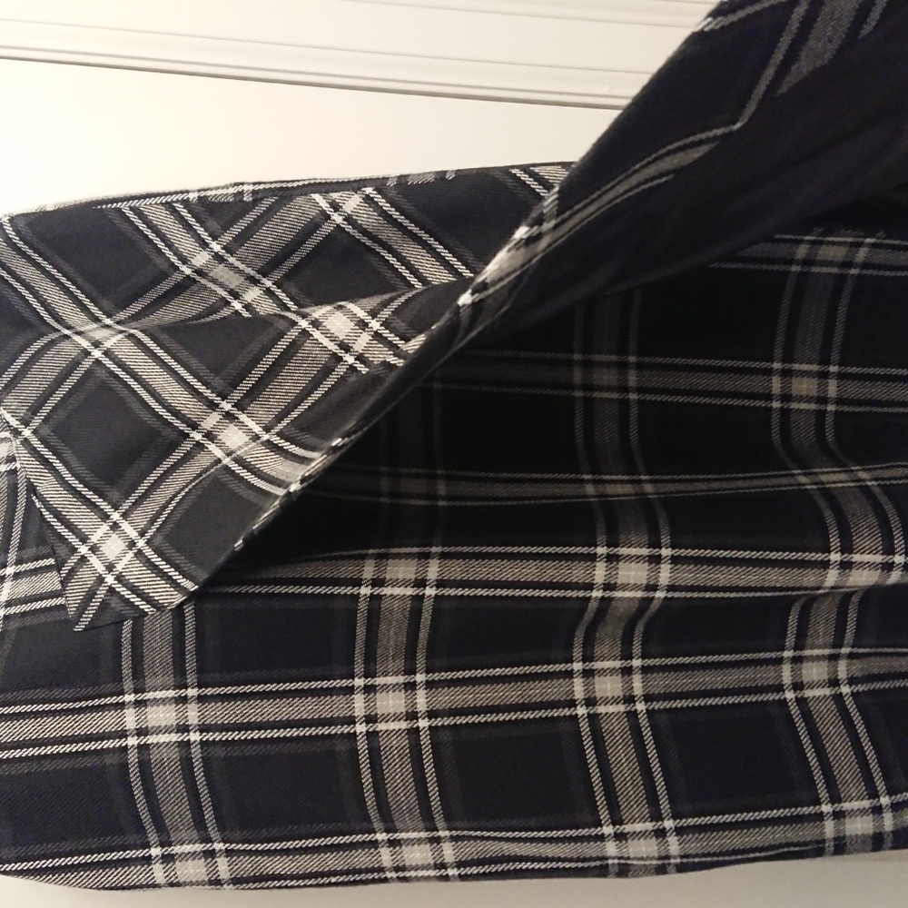 Black & grey plaid skirt - Picture 3 of 8